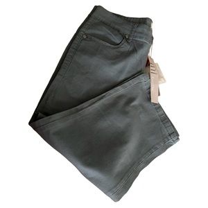 NWT ML every day gray capris pants size L